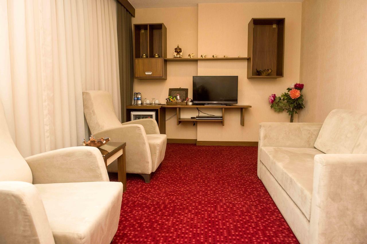 Ozgobek Ronesans Hotel De Luxe Uşak Exterior foto