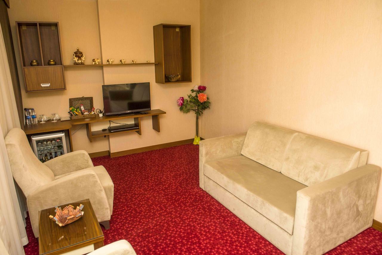 Ozgobek Ronesans Hotel De Luxe Uşak Exterior foto