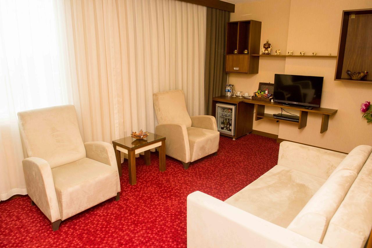 Ozgobek Ronesans Hotel De Luxe Uşak Exterior foto
